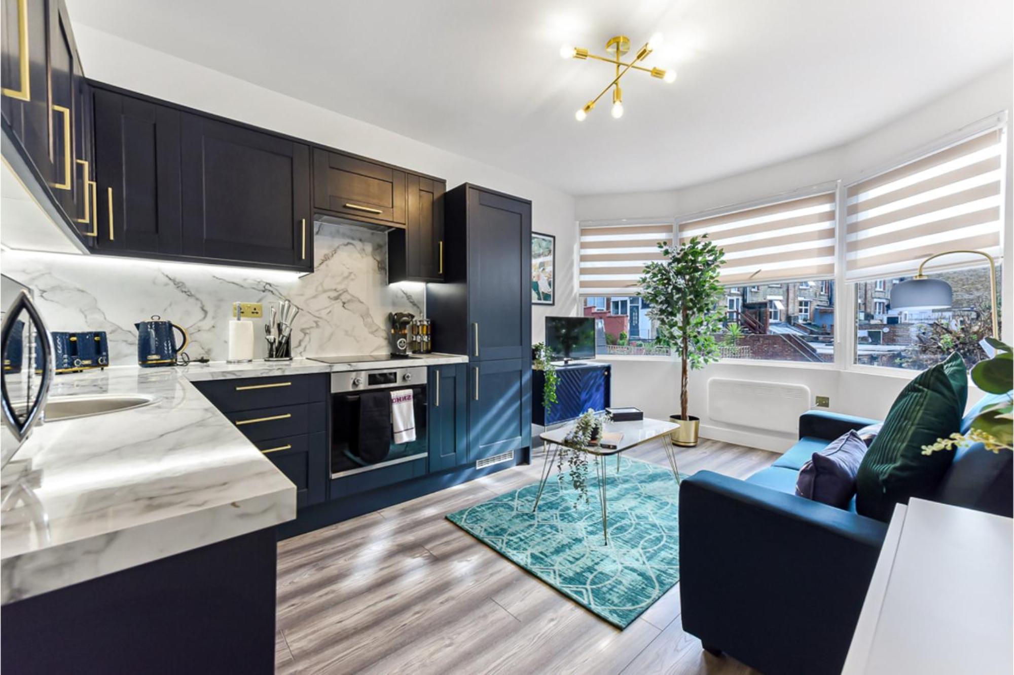 Stylish And Family Friendly 3 Bedroom Apartament *